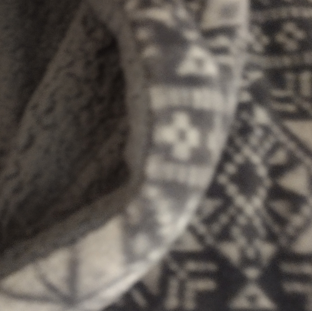 Geometric Patterned Blanket - Picture 2 of 3